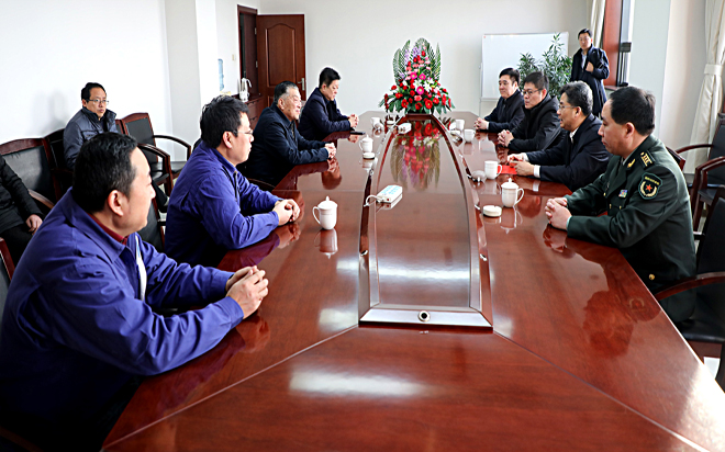 縣委王義樸書記來(lái)公司慰問 (1).jpg 縣委王義樸書記來(lái)公司慰問 (1).jpg